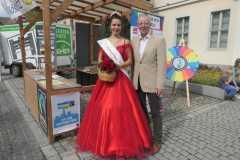 dahlienkoenigin-zu-besuch-stand-der-stadtverwaltung